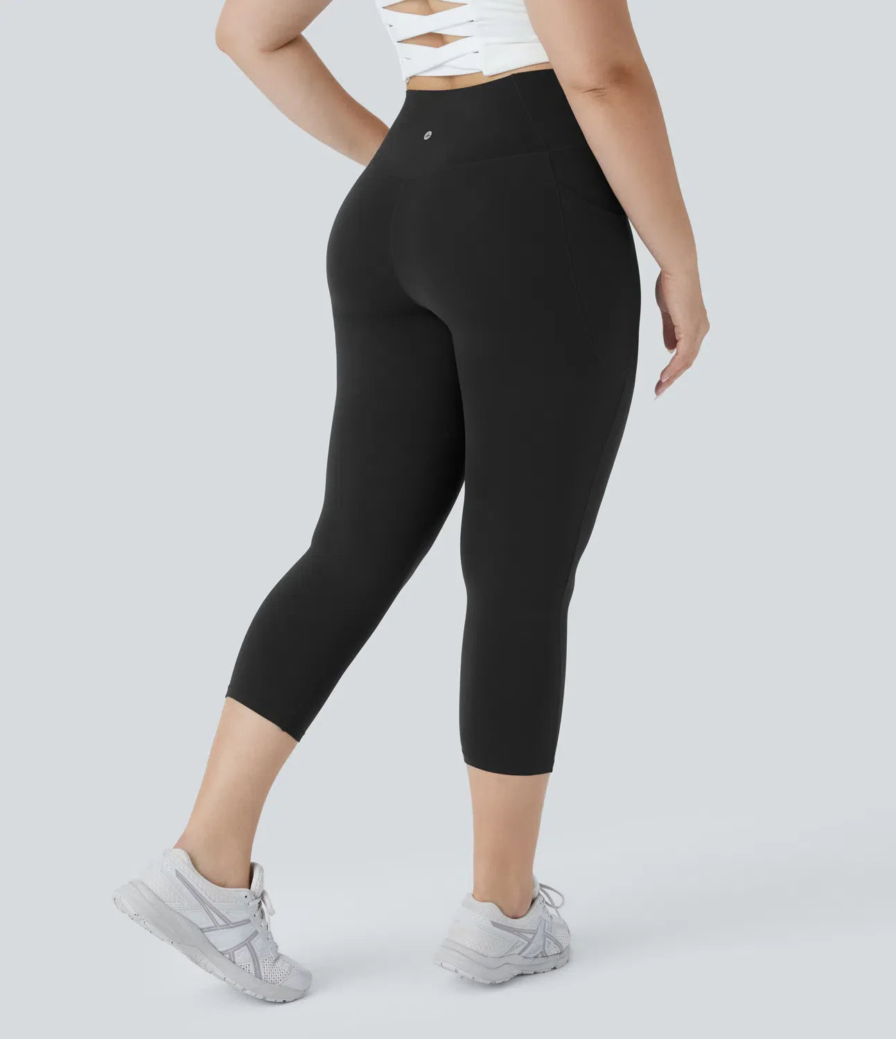 Softlyzero High Waisted Crossover Pocket Capri Yoga Leggings-UPF50+